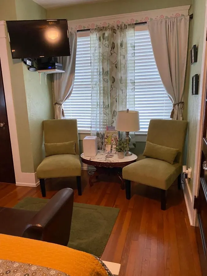 Bed & Breakfast Ms. Maggie'S South Country Inn Daytona Beach